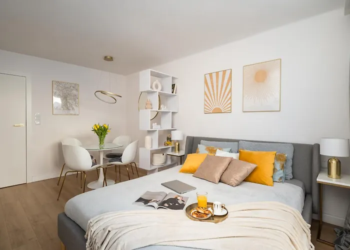 Gold Premium Central Suite 950 M To Central Station Parking